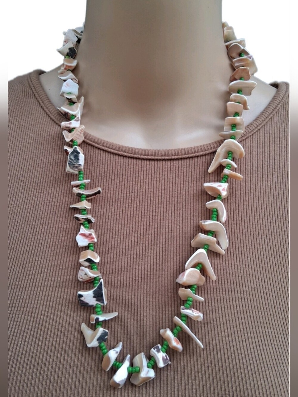 Vintage Natural Clam Shell Sliced Chip Necklace Green Seed Bead Retro Beach